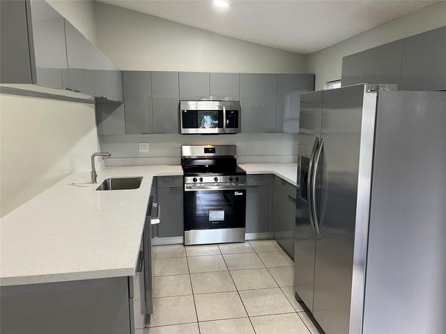 500 NE 34th St, Pompano Beach, FL 33064
