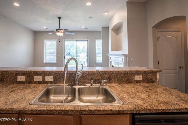 6567 CHESTER PARK Drive, Jacksonville, FL 32222