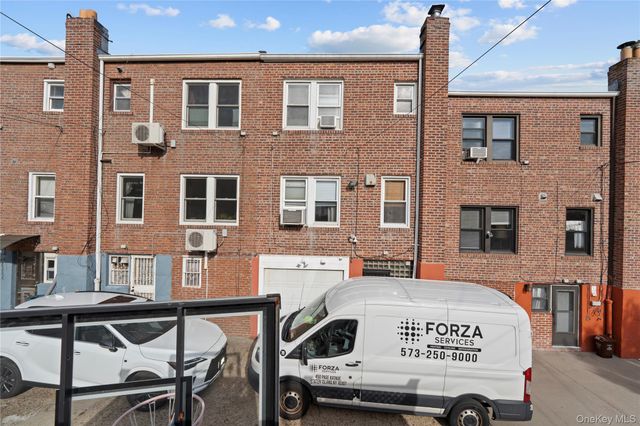 7338 52nd Road, Maspeth, NY 11378