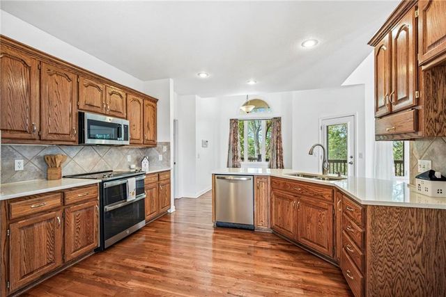 2518 SW Wintervalley Court, Lee's Summit, MO 64081