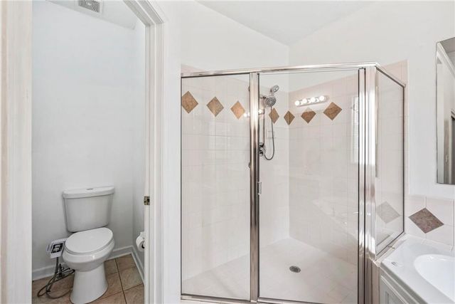 2518 SW Wintervalley Court, Lee's Summit, MO 64081