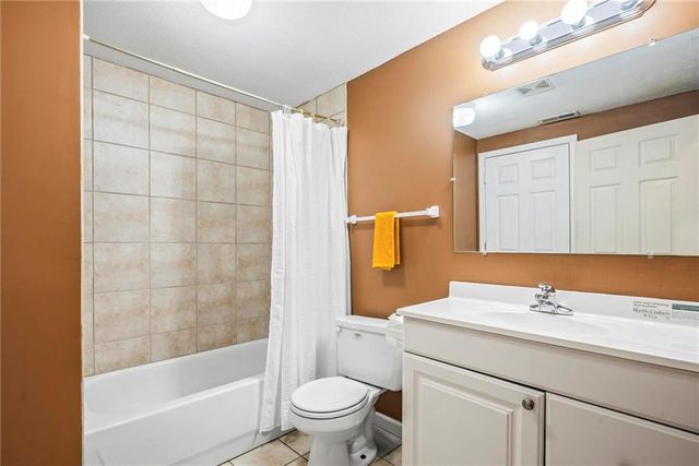 2518 SW Wintervalley Court, Lee's Summit, MO 64081