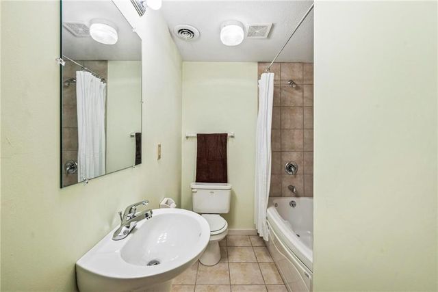 2518 SW Wintervalley Court, Lee's Summit, MO 64081