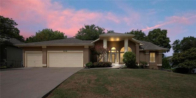 2518 SW Wintervalley Court, Lee's Summit, MO 64081