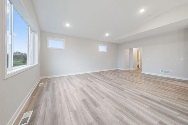 1335 Orchid Way, New Richmond, WI 54017