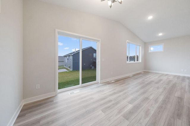 1335 Orchid Way, New Richmond, WI 54017