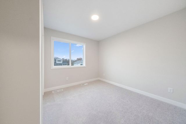 1335 Orchid Way, New Richmond, WI 54017