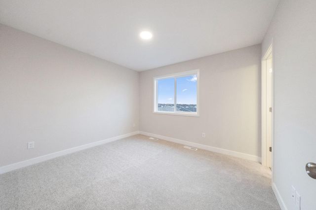 1335 Orchid Way, New Richmond, WI 54017