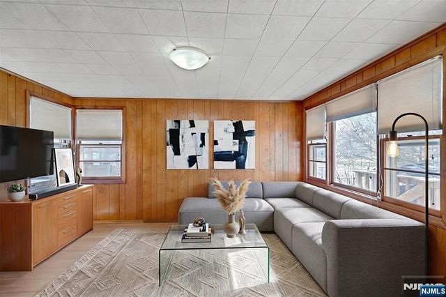 90 Arnot Place, Paramus, NJ 07652