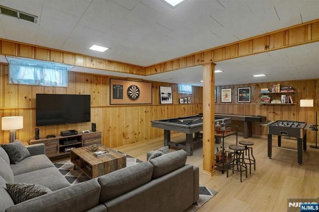 90 Arnot Place, Paramus, NJ 07652