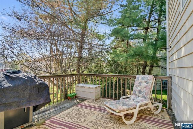 90 Arnot Place, Paramus, NJ 07652