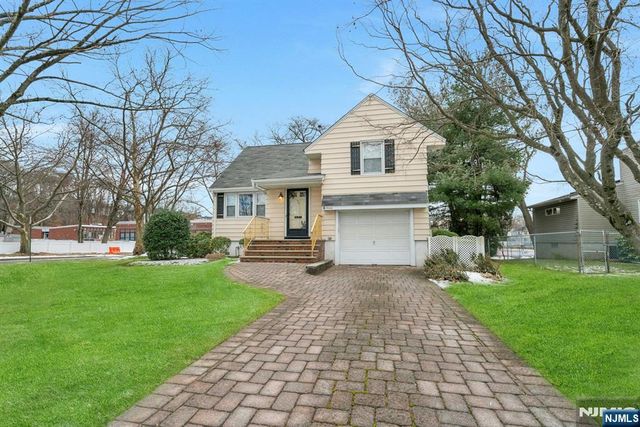 90 Arnot Place, Paramus, NJ 07652