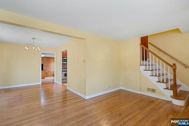 90 Arnot Place, Paramus, NJ 07652