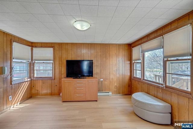 90 Arnot Place, Paramus, NJ 07652