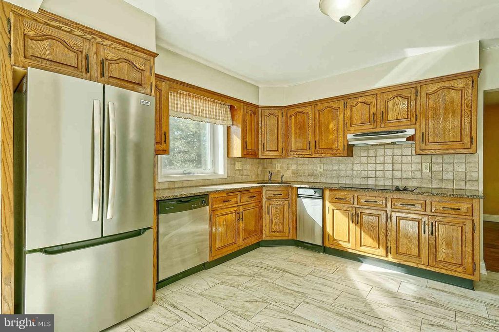 515 N CLINTON AVE, Wenonah, NJ 08090