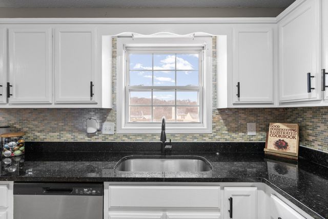 2656 Marymont Dr, Clarksville, TN 37042