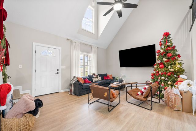 2656 Marymont Dr, Clarksville, TN 37042