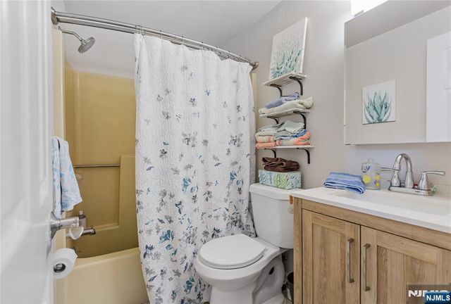 366-382 Trenton 4E, Paterson, NJ 07503
