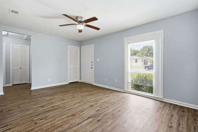 1450 Holcomb Road, Dallas, TX 75217