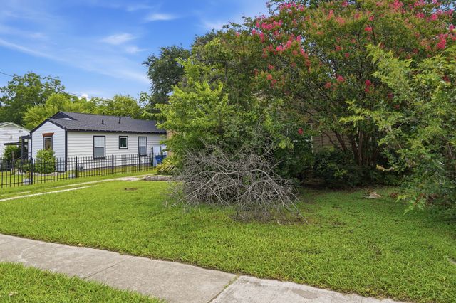 1450 Holcomb Road, Dallas, TX 75217