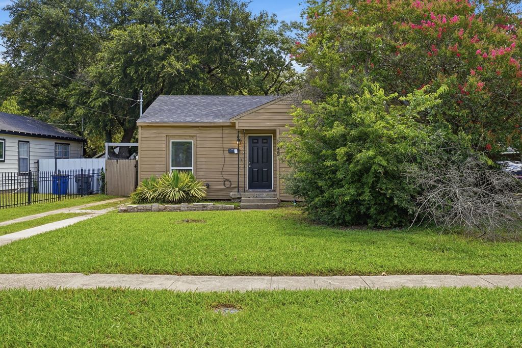 1450 Holcomb Road, Dallas, TX 75217