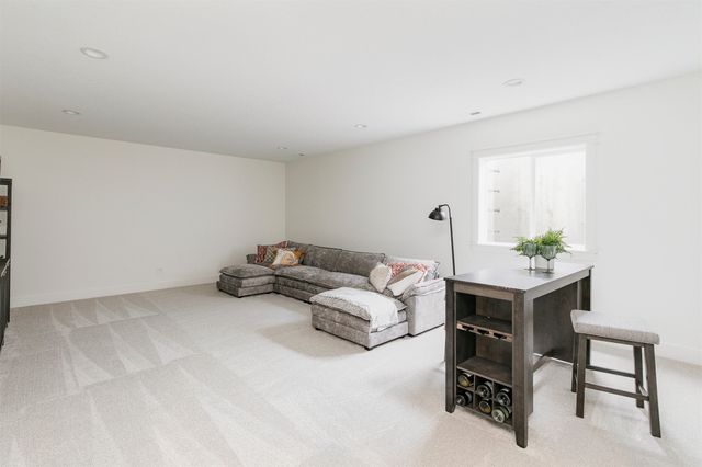 2001 Bluebell Drive, Norwalk, IA 50211