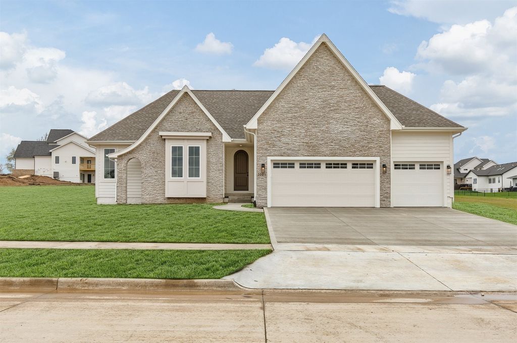 2001 Bluebell Drive, Norwalk, IA 50211