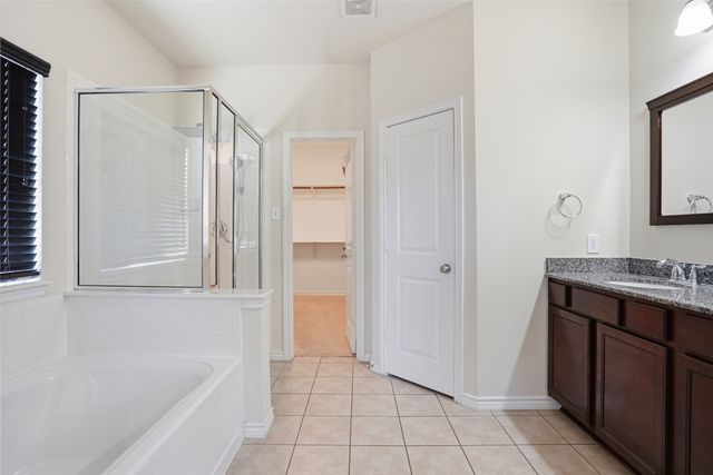 3913 Weatherstone Drive, Fort Worth, TX 76137