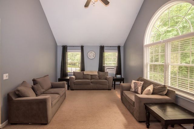 7 Dove Road, Hooksett, NH 03106