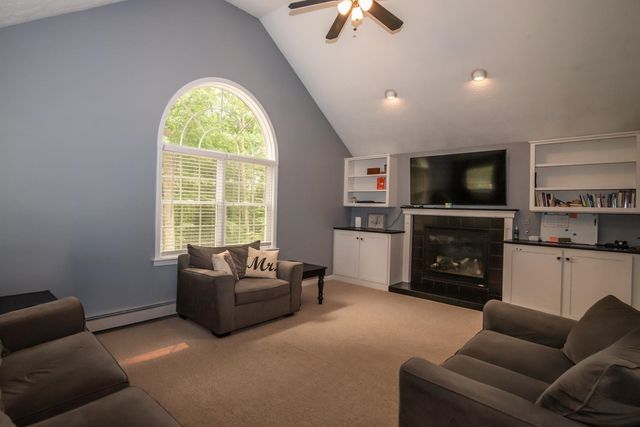 7 Dove Road, Hooksett, NH 03106