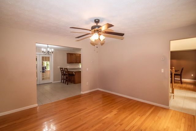 7 Dove Road, Hooksett, NH 03106