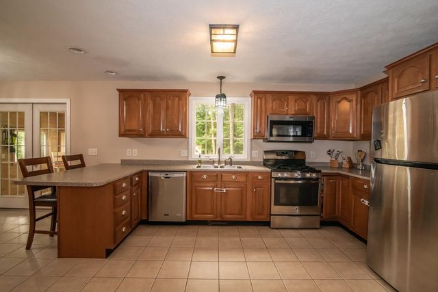 7 Dove Road, Hooksett, NH 03106