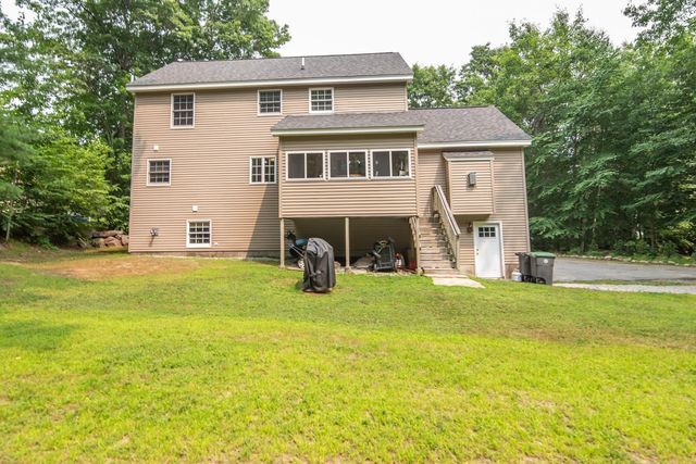 7 Dove Road, Hooksett, NH 03106