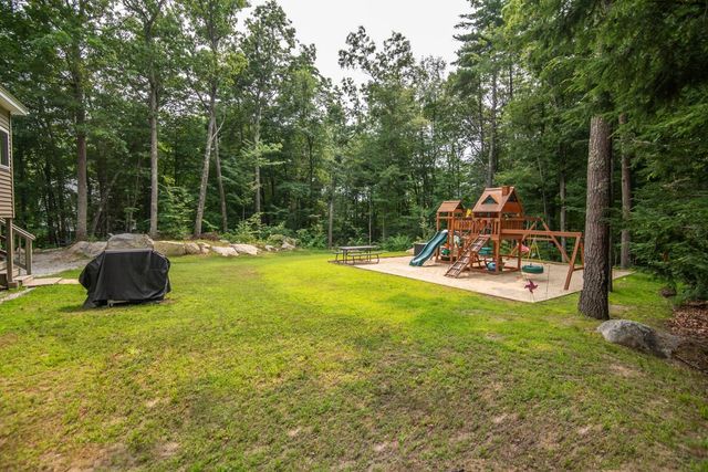 7 Dove Road, Hooksett, NH 03106