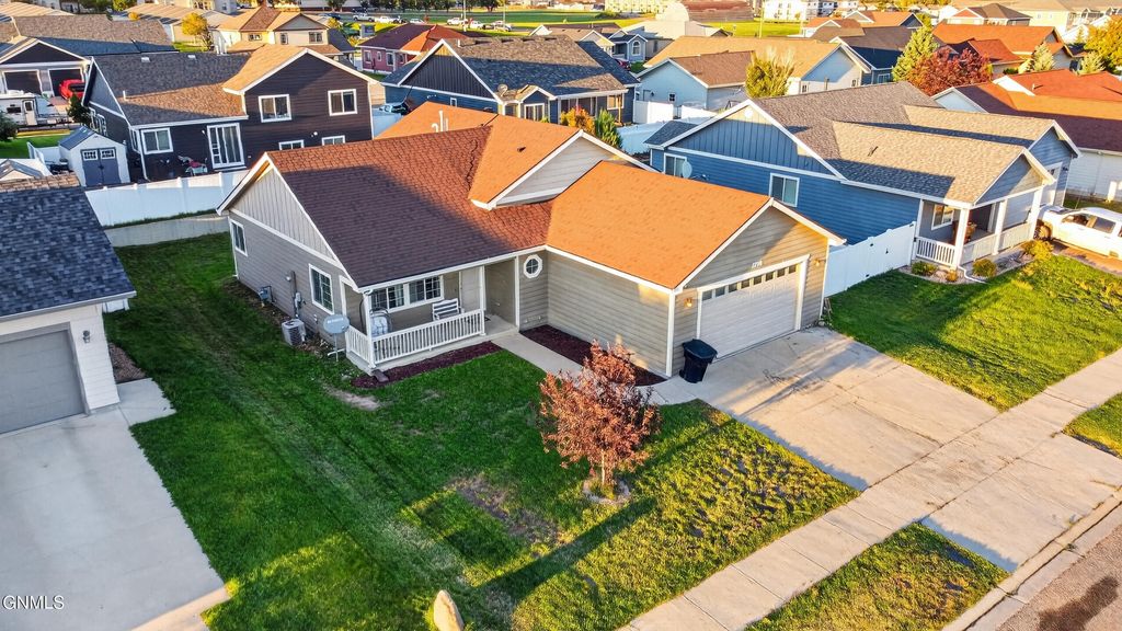 2718 25th Street W, Williston, ND 58801 photo 2