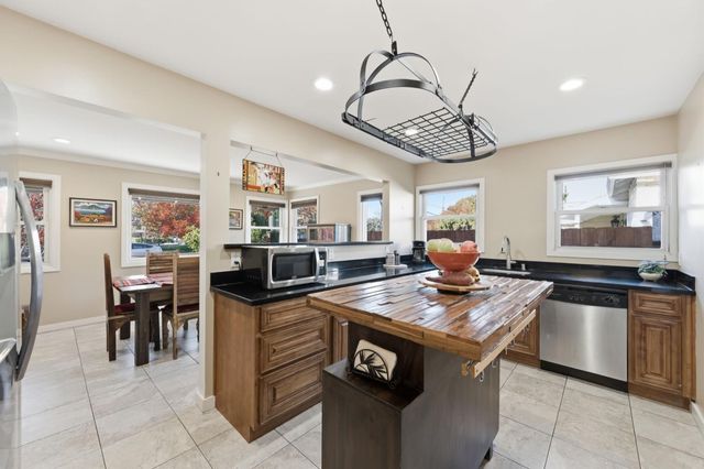 976 2nd Avenue, Redwood City, CA 94063