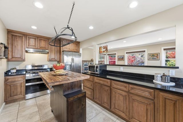 976 2nd Avenue, Redwood City, CA 94063