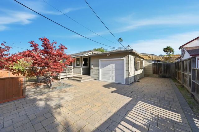 976 2nd Avenue, Redwood City, CA 94063