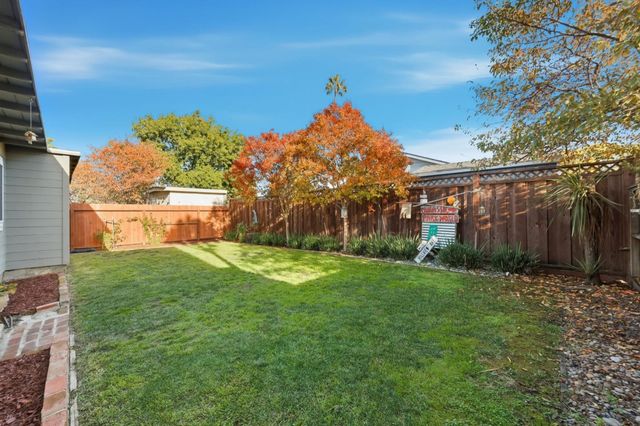 976 2nd Avenue, Redwood City, CA 94063