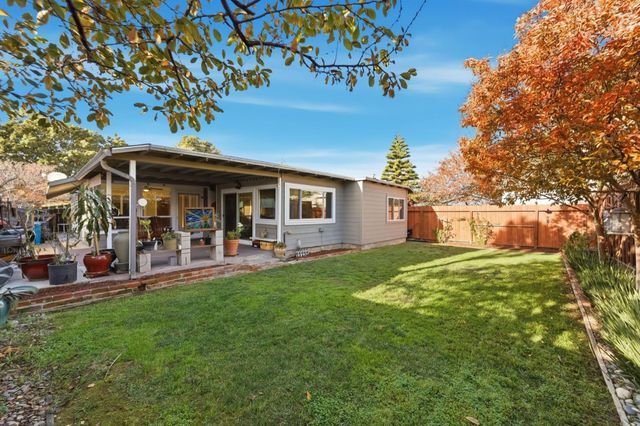 976 2nd Avenue, Redwood City, CA 94063