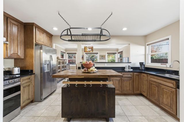 976 2nd Avenue, Redwood City, CA 94063