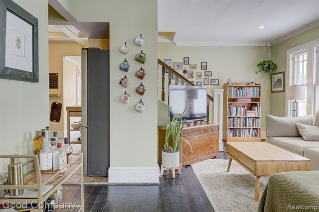 331 Edgewood Place, Ferndale, MI 48220