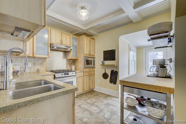 331 Edgewood Place, Ferndale, MI 48220