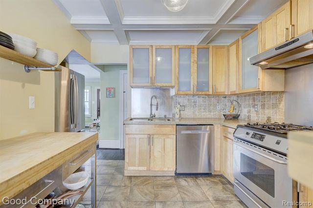 331 Edgewood Place, Ferndale, MI 48220