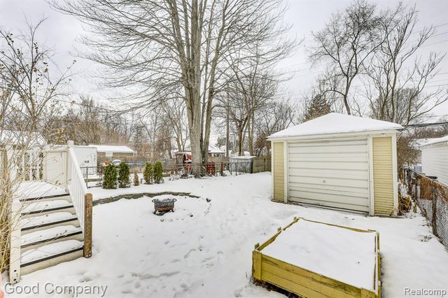 331 Edgewood Place, Ferndale, MI 48220