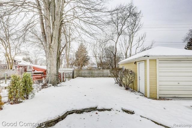 331 Edgewood Place, Ferndale, MI 48220