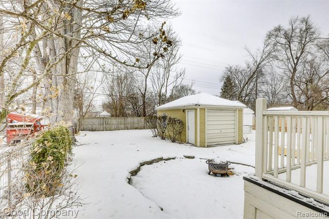 331 Edgewood Place, Ferndale, MI 48220