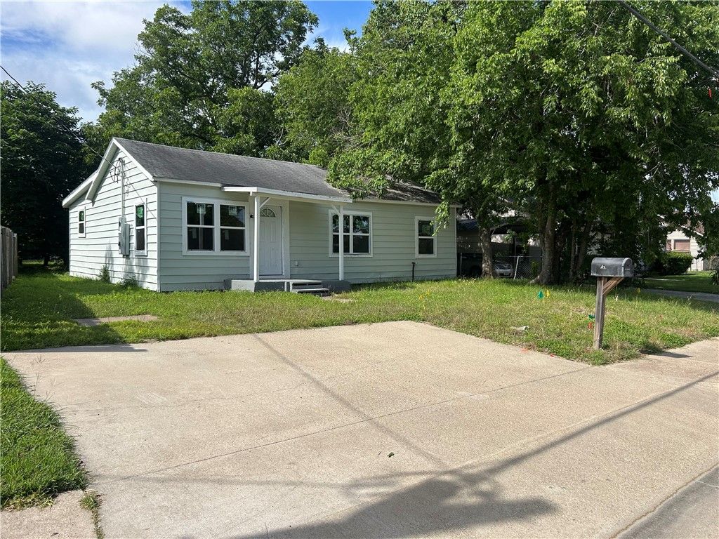 915 West 28th Street, Bryan, TX 77803 — photo 2
