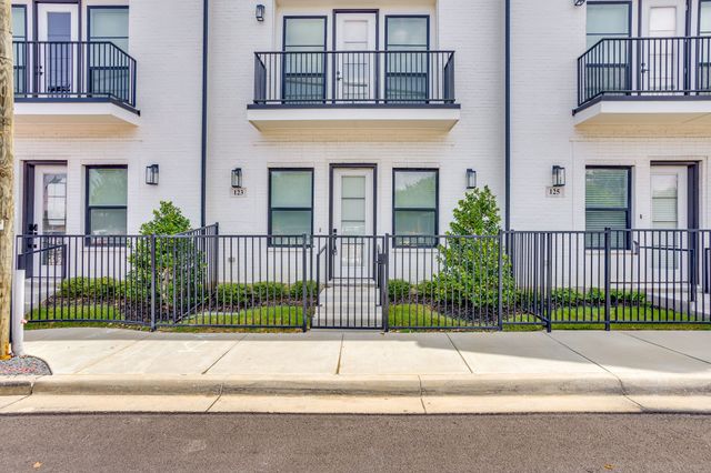 123 Thornton Street, Arlington, TX 76013