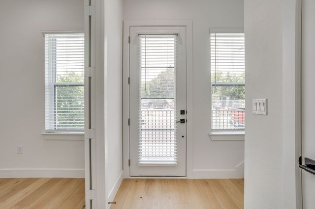 123 Thornton Street, Arlington, TX 76013